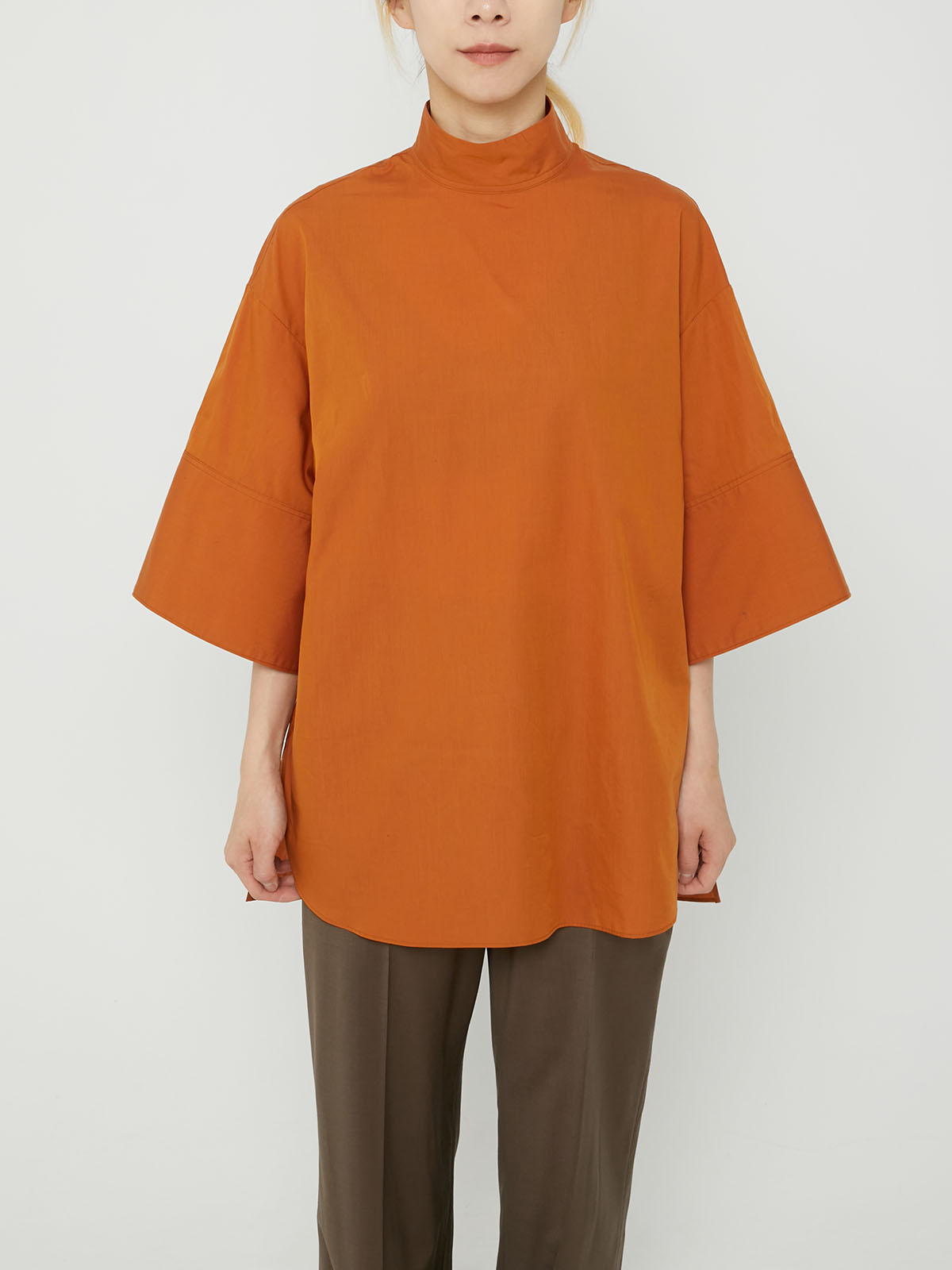 CHAMBRAY HIGH-NECK PULLOVER (TERRACOTTA)